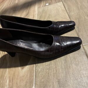 Salvatore Ferragamo Dark Brown Croc-Embossed Pointed Toe Kitten Heels Sz 8 b